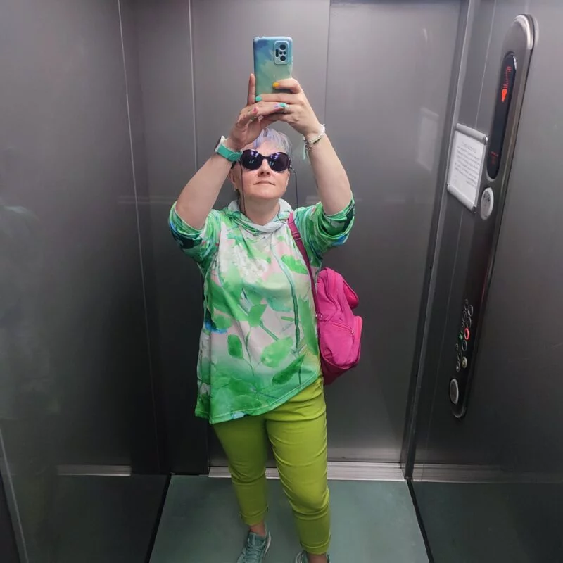 MUUkreacje moda damska, odzież szyta na wymiar z kolorowych autorskich printów