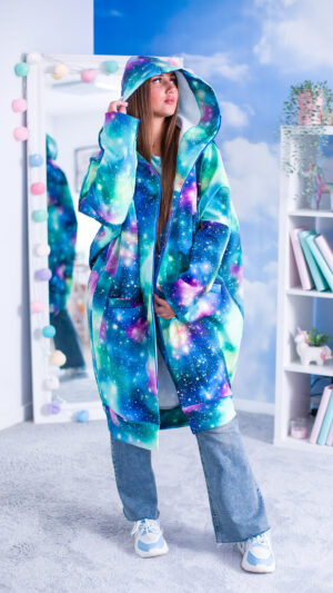 Oversize kurtka softshell oRajUU MUUkreacje w princie Gwiazdy – jedna modelka