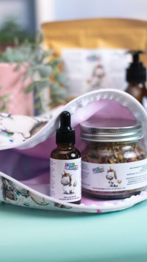 kosmetyki MUUkreacje zestaw serum, olejek, paruufka, sól do kąpieli, opaska, olejek do ciała, ZapUUszczator, pielęgnacja twarzy i włosów